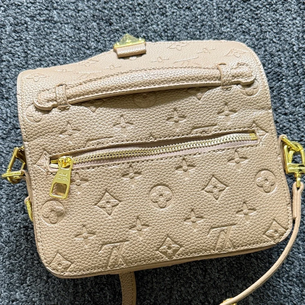 Pochette Metis East West Smoke LV Bag - Picture 6 of 7